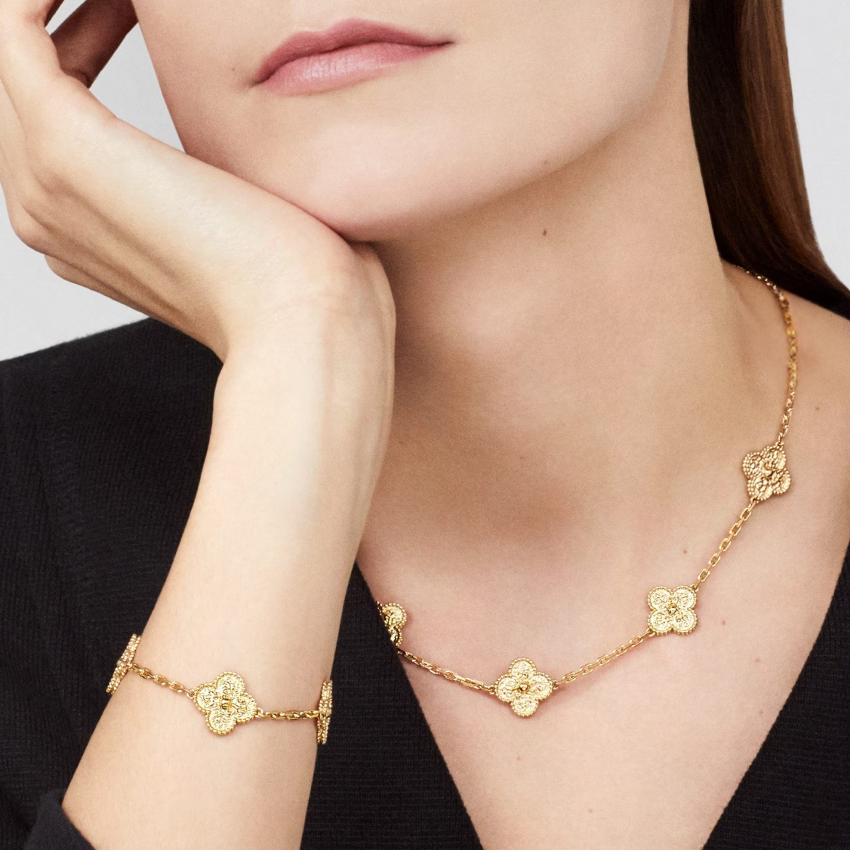 Colar Choker Pulseira Brincos Trevo Virgínia Banho Ouro 18k Dourado