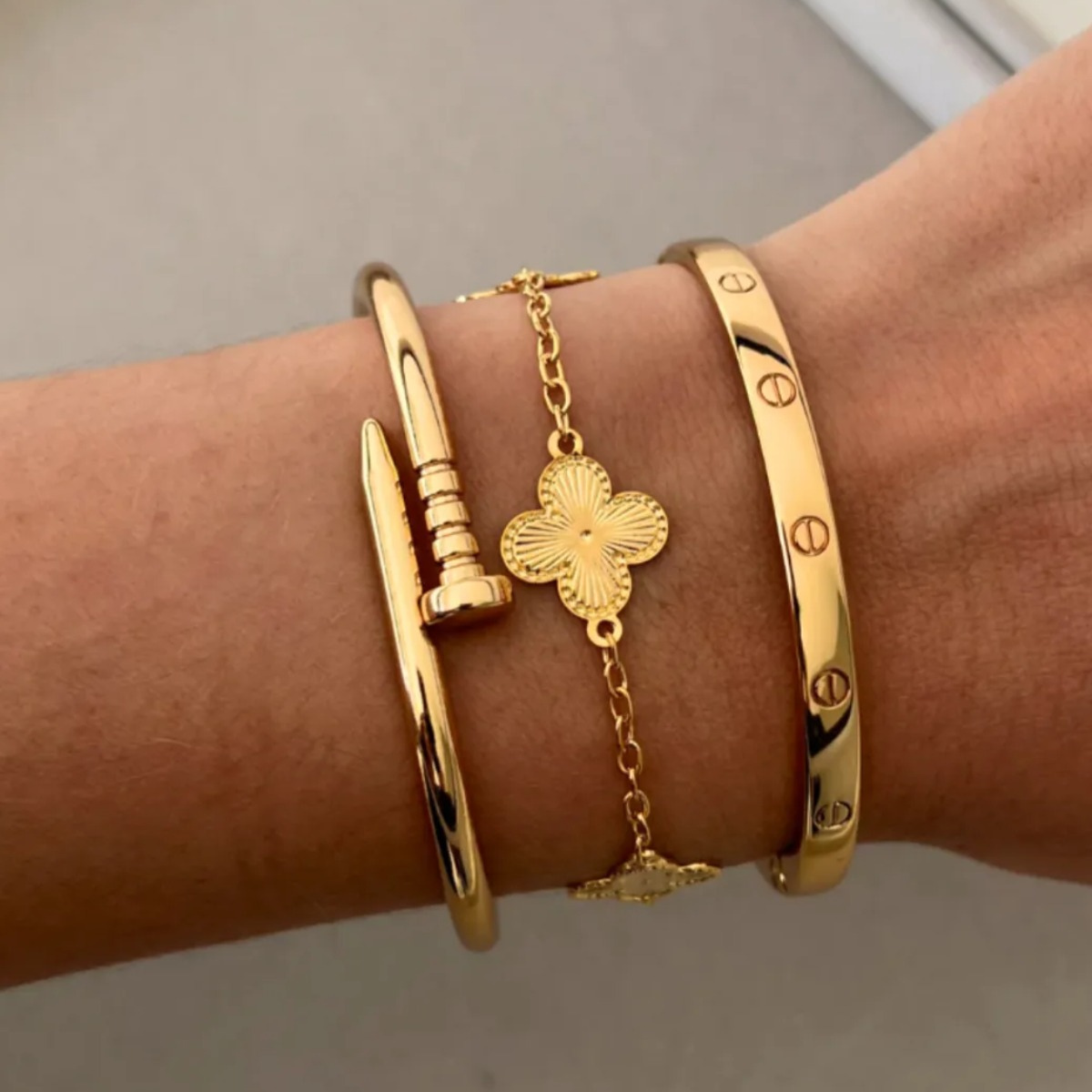 Conjunto Kit 3 Braceletes Aço Inox Trevo Love Prego Banho de Ouro 18k