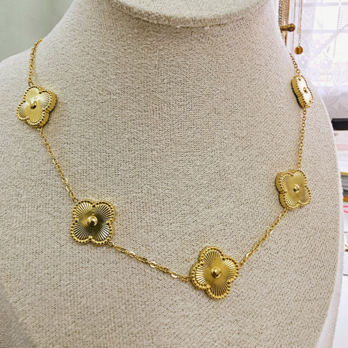 Colar Choker Pulseira Brincos Trevo Virgínia Banho Ouro 18k Dourado